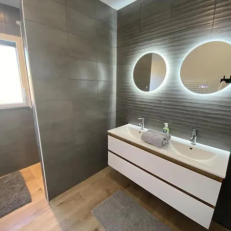 Maison Neuve Vue Panoramique Sur La 6 Pers A بيت للعطل كروزون